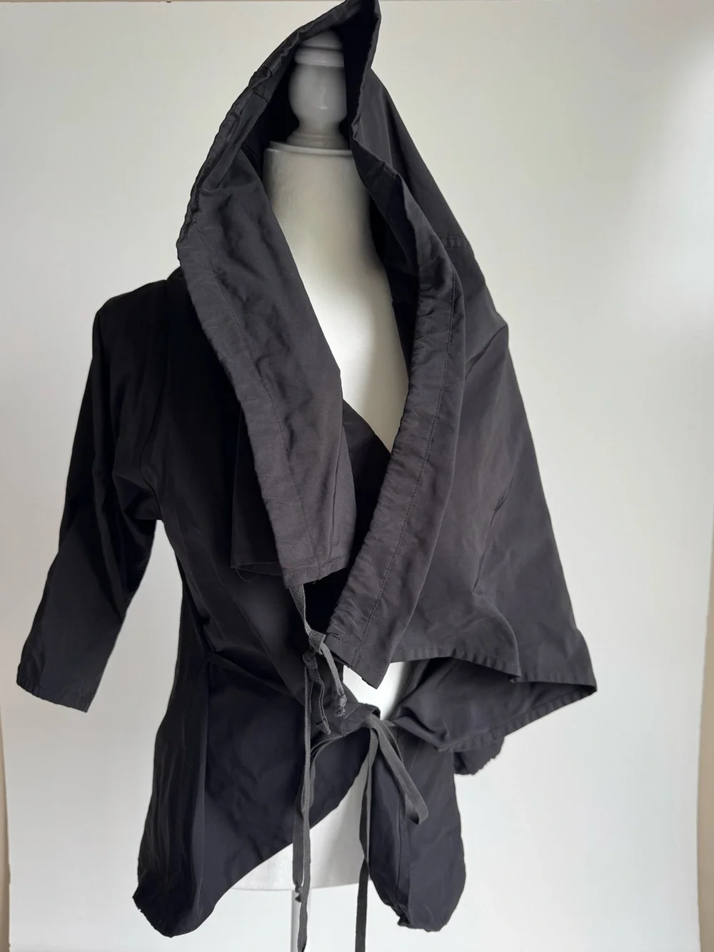 BRYN WALKER Black Hooded Wrap Jacket Open Front Tie Closure Avant Garde‎ Small
